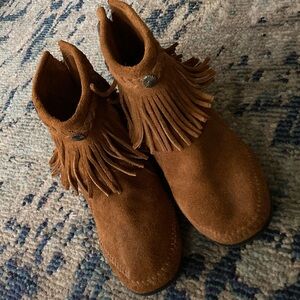 Minnetonka Tan Suede Fringe Booties